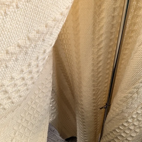 VINTAGE Wool Shawl Made In Ireland NWT 58x36 - Picture 4 of 11